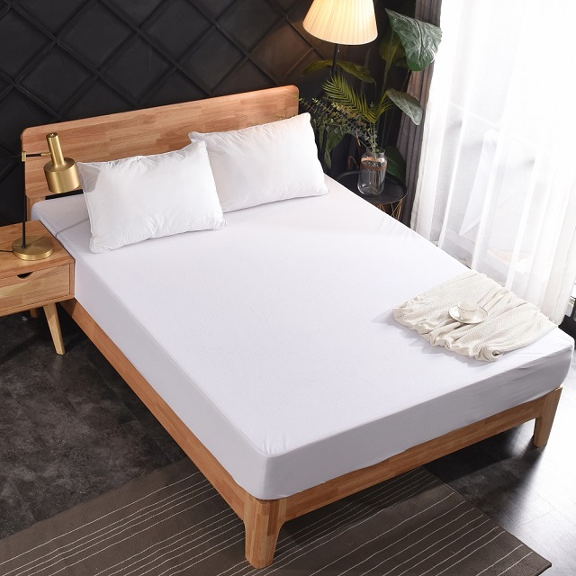 Protège-matelas imperméable blanc confort sans allergènes
